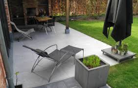 terras in tuin aanleggen